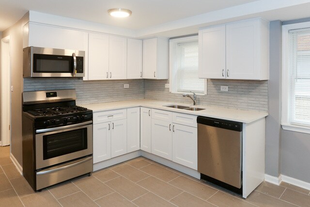 Building Photo - 2654 W Touhy Ave