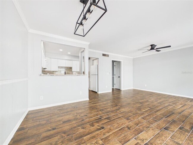 Building Photo - 2415 W Jetton Ave
