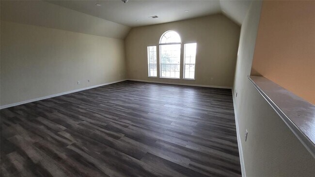 Building Photo - 2026 Silverwater Ct
