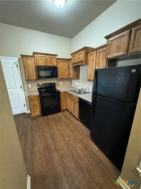 Building Photo - 601 Sladecek Dr