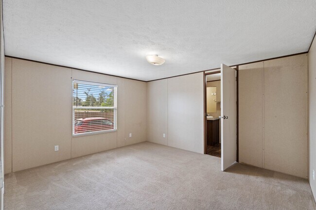 Building Photo - 16543 Tremont Dr