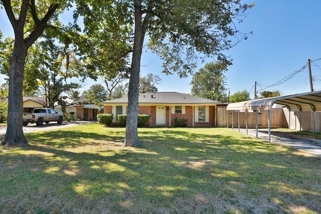 Building Photo - 812 Coolidge St