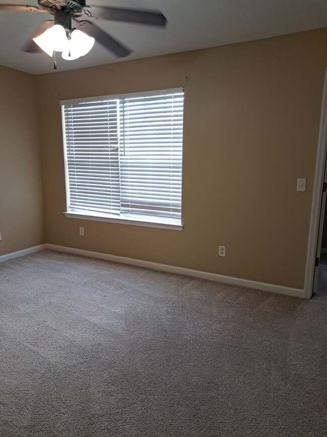 Building Photo - 108 Gray Ave Unit C