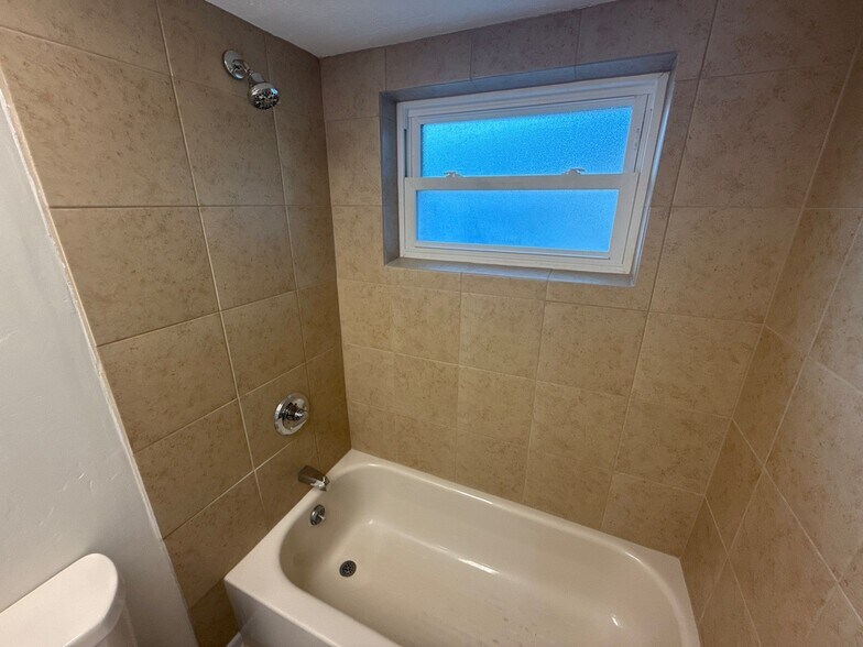 Building Photo - 227 S Lee St