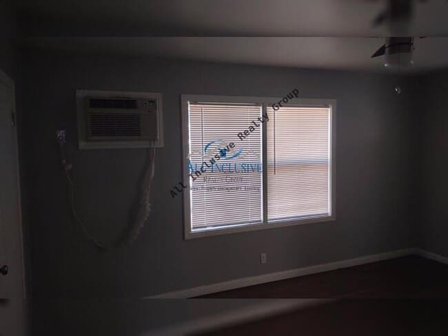 Building Photo - Cute Duplex off of Stockton Blvd