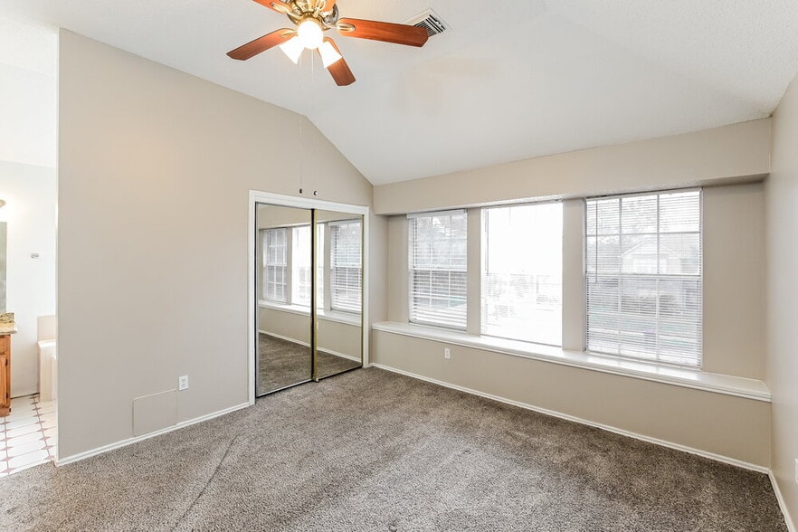 Building Photo - 6018 Fern Hollow Ct