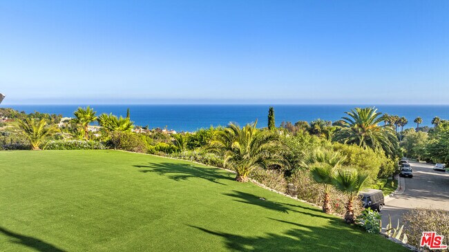 Building Photo - 6380 Meadows Ct