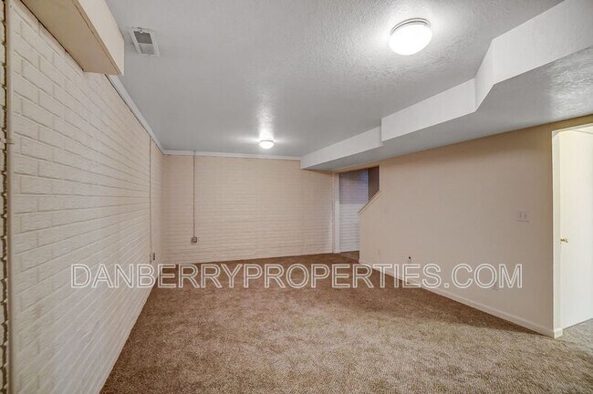 Building Photo - 3612 Willow Run Dr