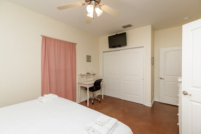 Building Photo - 14521 E Cabana St