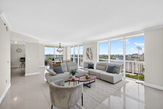 Building Photo - 101 S Fort Lauderdale Beach Blvd