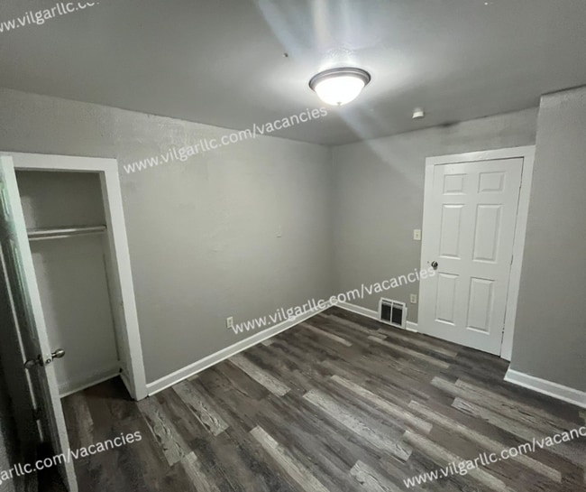 Building Photo - 6065 E 6th Pl