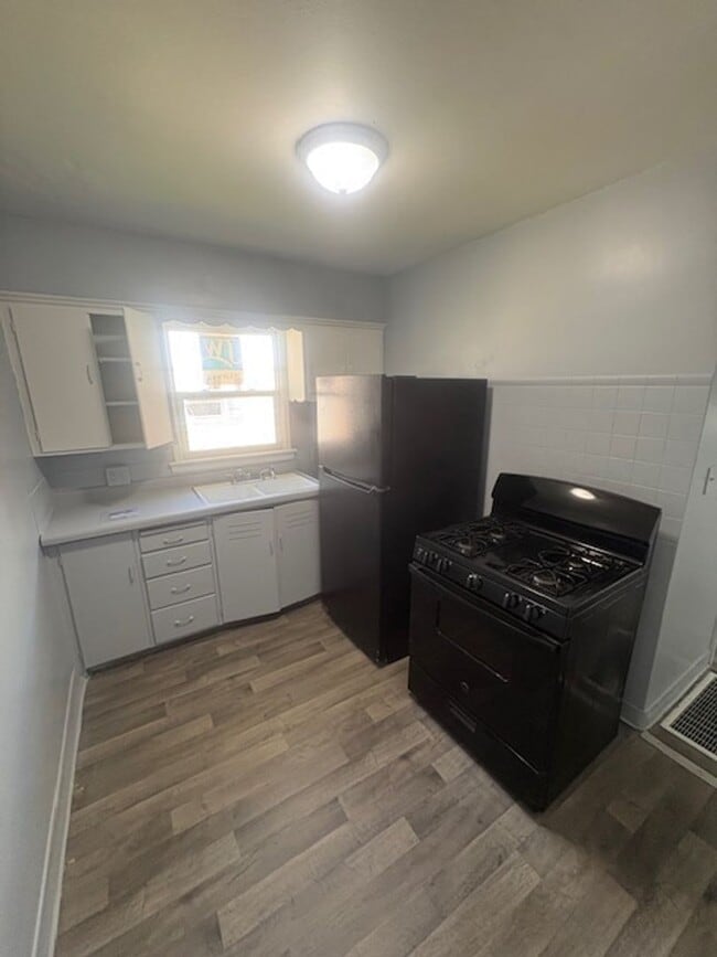 Building Photo - 1318 E Frye Ave