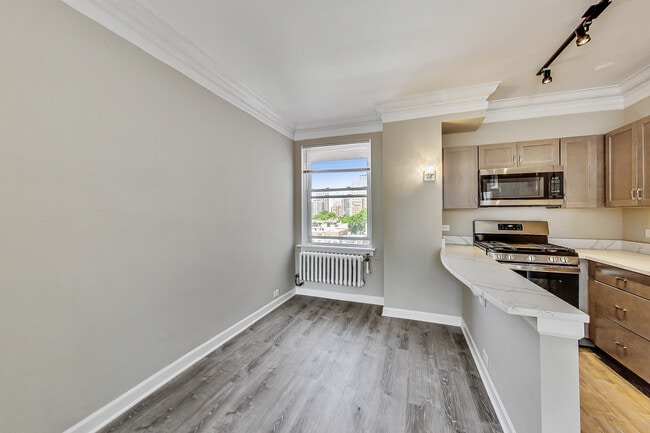 Building Photo - 432 W Belmont Ave