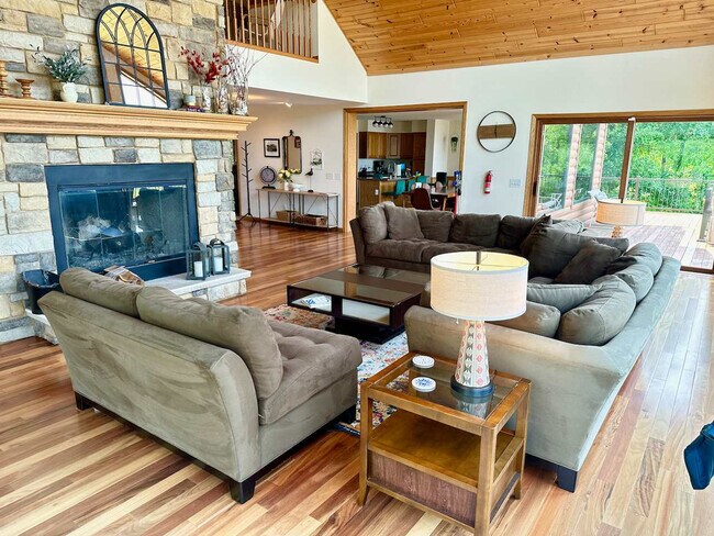 Building Photo - 222 Grouse Dr