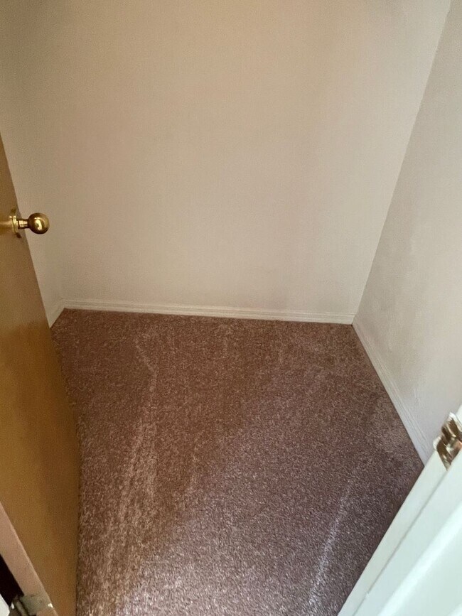 Building Photo - 2-bedroom, 2-bathroom townhouse in Las Pampas