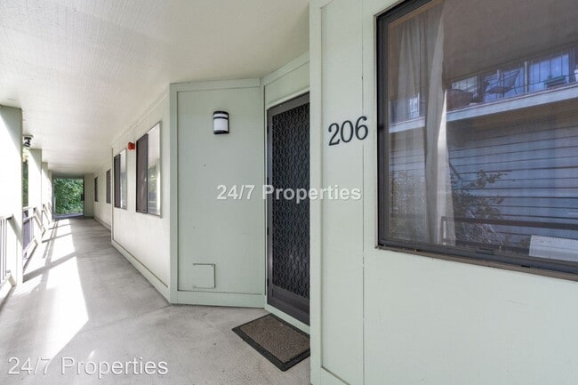 Building Photo - 2 br, 2 bath House - 4926 S. Corbett Ave. ...