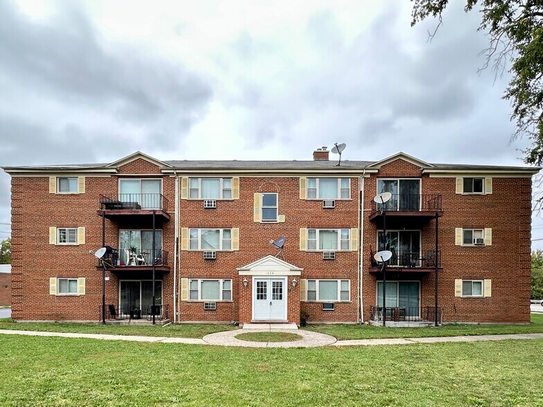 Primary Photo - 1004 S River Rd