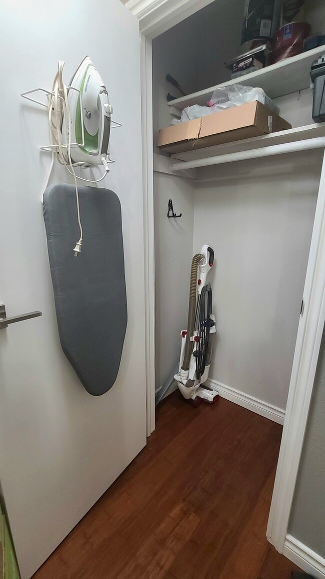 Building Photo - 17430 Ambaum Blvd S