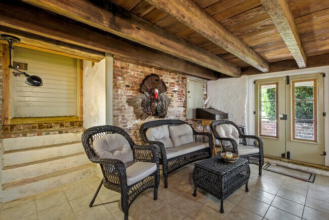 Building Photo - 11826 Colonial Trail W