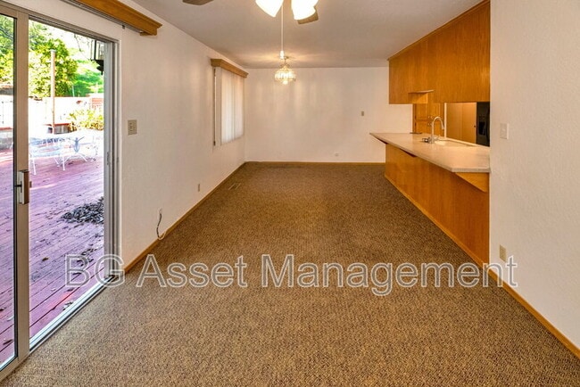 Building Photo - 2901 Doidge Ave