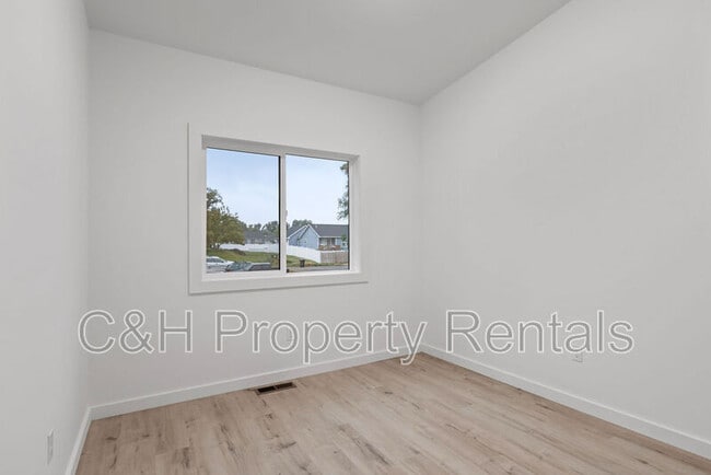 Building Photo - 218 Reda Ln