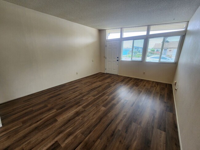 Building Photo - Adorable 2 Bed, 2 Bath Home in a 55+ Commu...