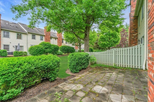 Building Photo - 31 Fair Acres Ct