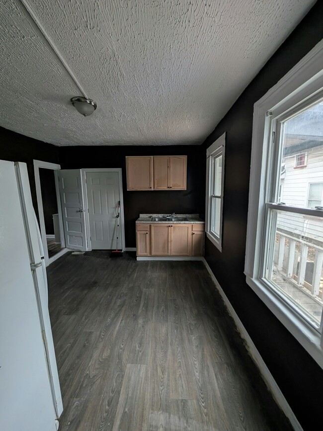 Building Photo - 1169 E 60th St