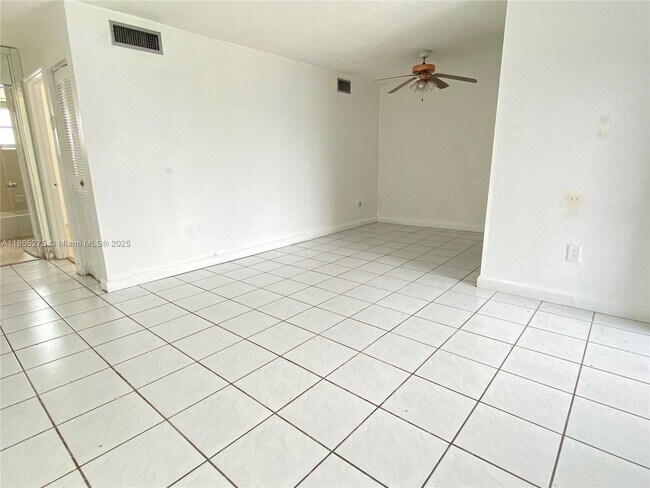 Building Photo - 1655 W 44th Pl