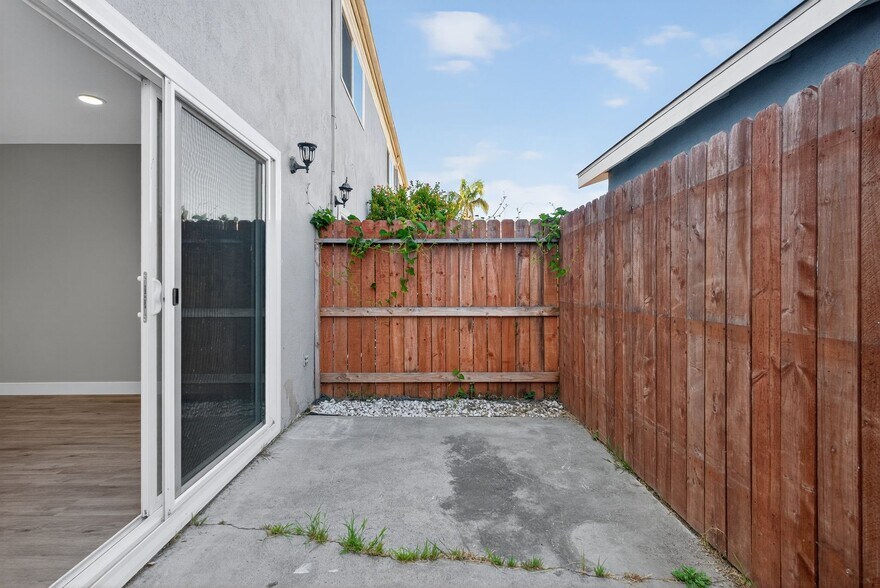 Building Photo - 13392 Magnolia St
