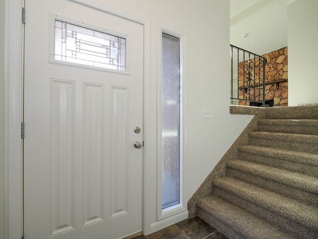 Building Photo - Home on Ponderosa Drive