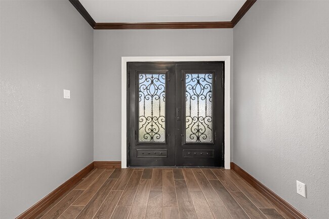 Building Photo - 2410 Engeling Rd