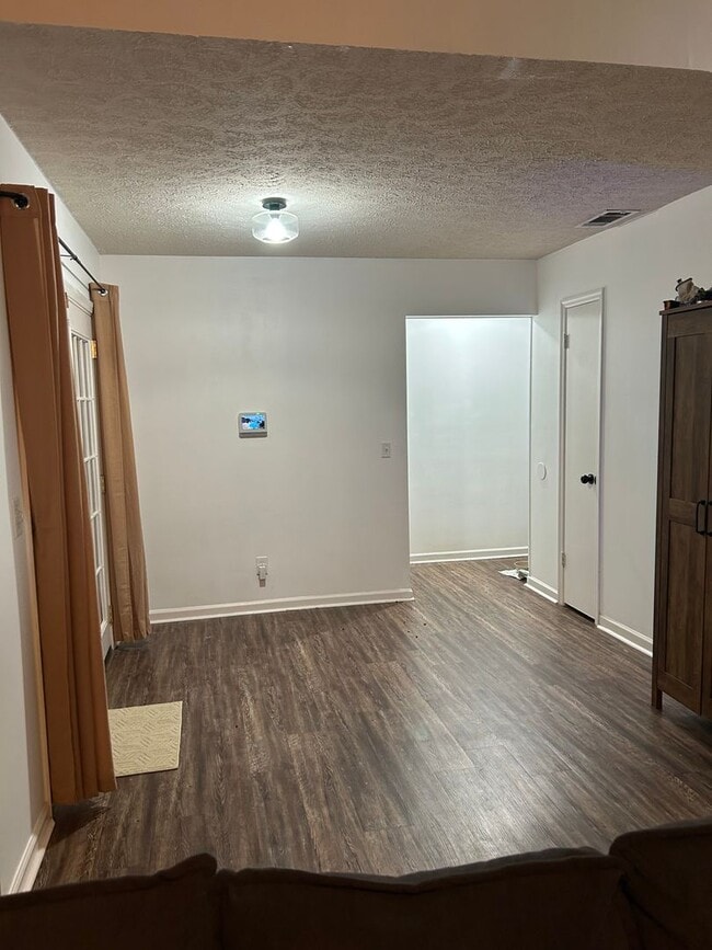 Building Photo - 109 Live Oak Cir