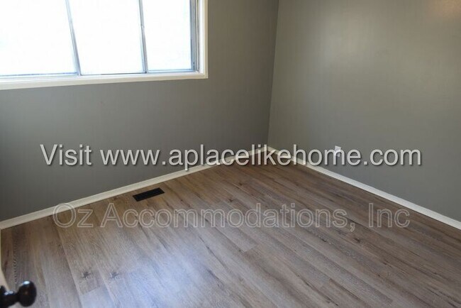 Building Photo - 3310 Iroquois Ln