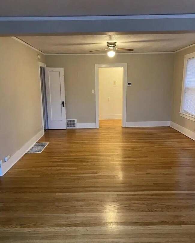 Building Photo - 4918-4920 California St