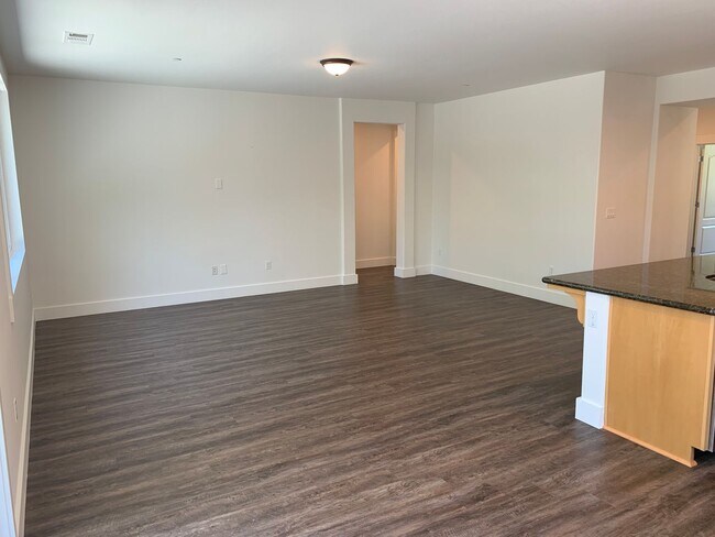 Building Photo - Beautiful Single Story Brentwood Home