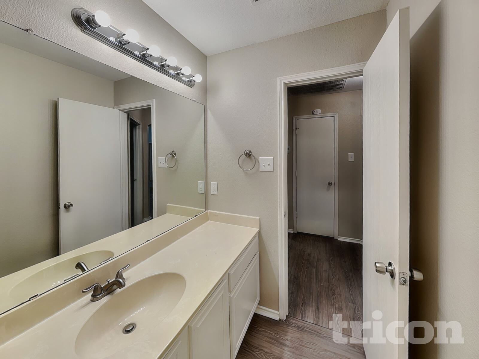 Building Photo - 1563 Nottingham Dr