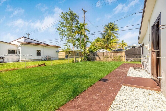 Building Photo - 2901 SW 92nd Ave