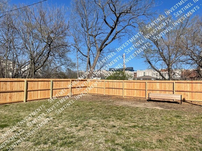 Building Photo - 3 Bedroom 2 Bathroom House Near KU Med