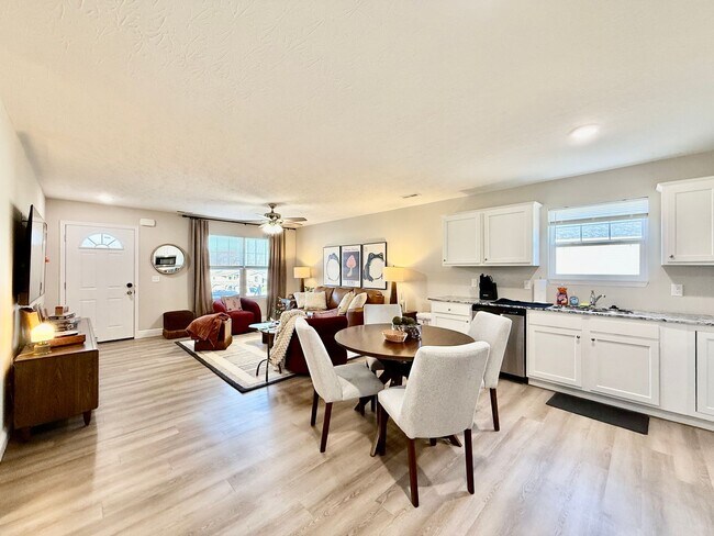 Building Photo - Cozy Equestrian Themed Getaway in Wilmington