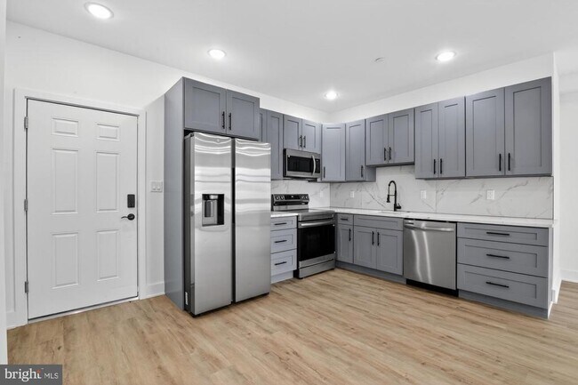 Building Photo - 2331 E York St