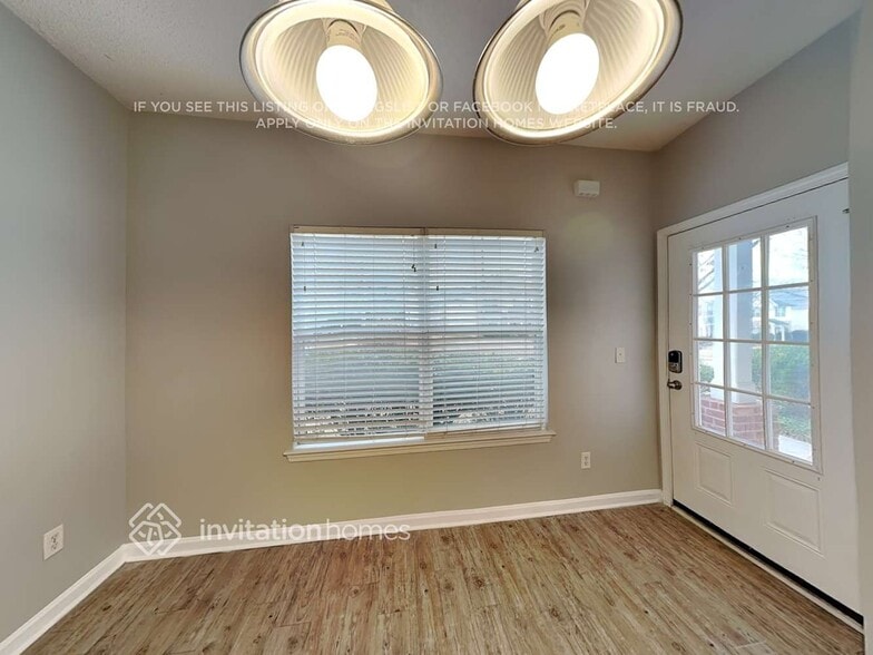 Building Photo - 170 Stillwood Dr