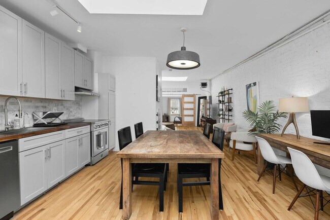 Building Photo - 354 Bowery-SI ID1035017P