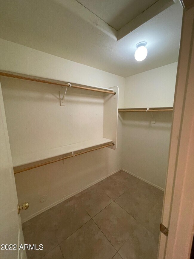 Building Photo - 25088 W Dove Cir