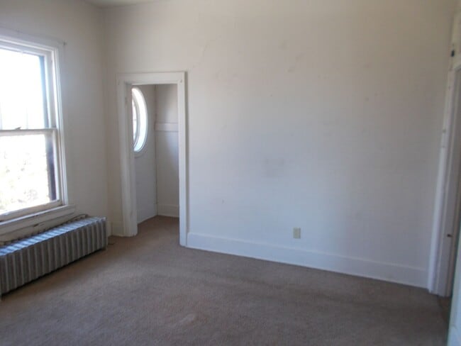 Building Photo - 809 1/2 N.A. Street