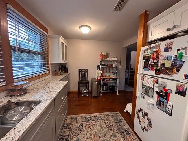 Building Photo - Cute 3/2.5 Townhome Near Downtown Durham