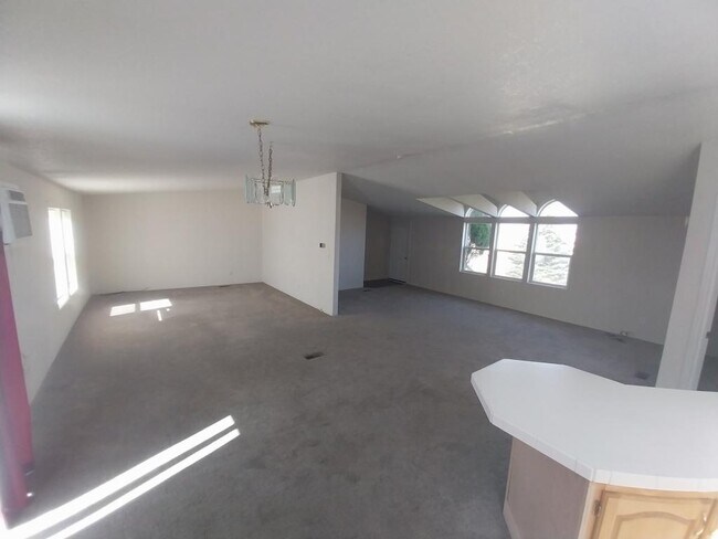 Building Photo - 1831 E Cornwall Rd
