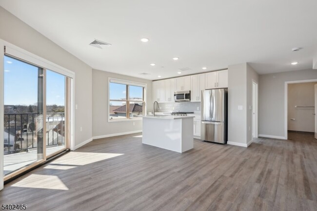 Building Photo - 258 Morris Ave