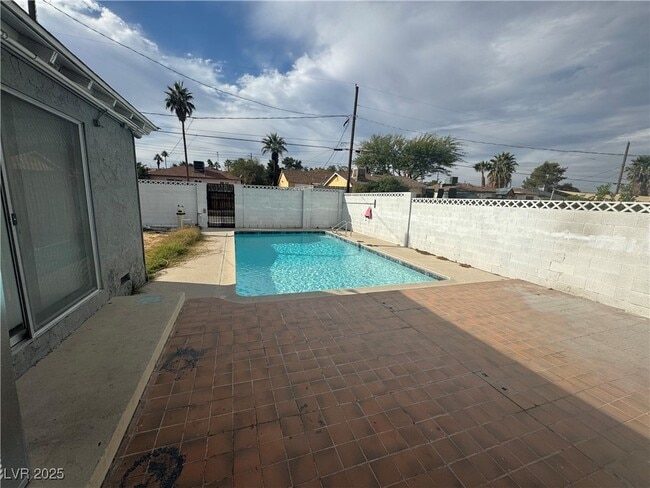 Building Photo - 1336 Darmak Dr