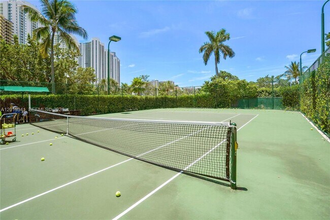 Building Photo - 16500 Collins Ave